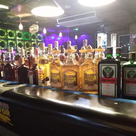 Hanoi Rocks Hostel Екстер'єр фото