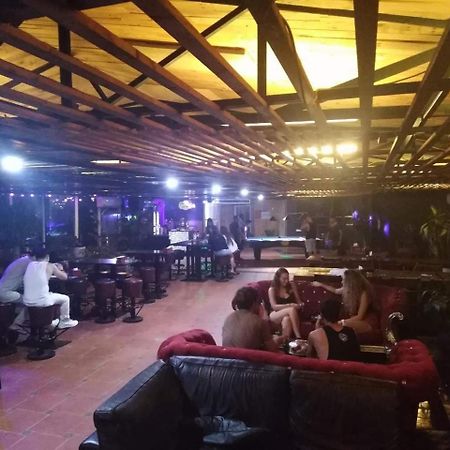 Hanoi Rocks Hostel Екстер'єр фото
