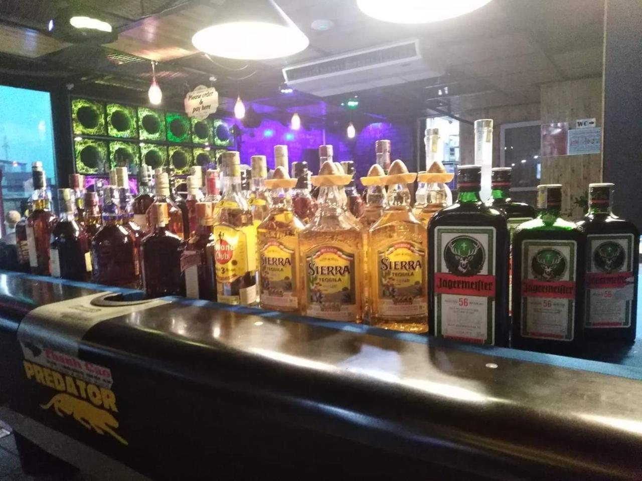 Hanoi Rocks Hostel Екстер'єр фото