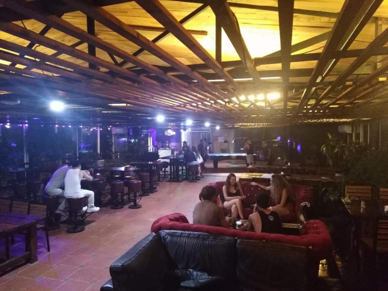 Hanoi Rocks Hostel Екстер'єр фото